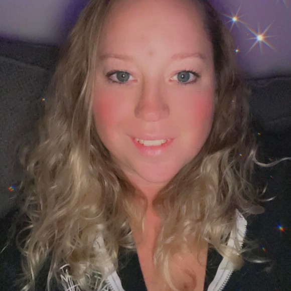 Meet your Posher, Stephanie - Picture 1 of 1